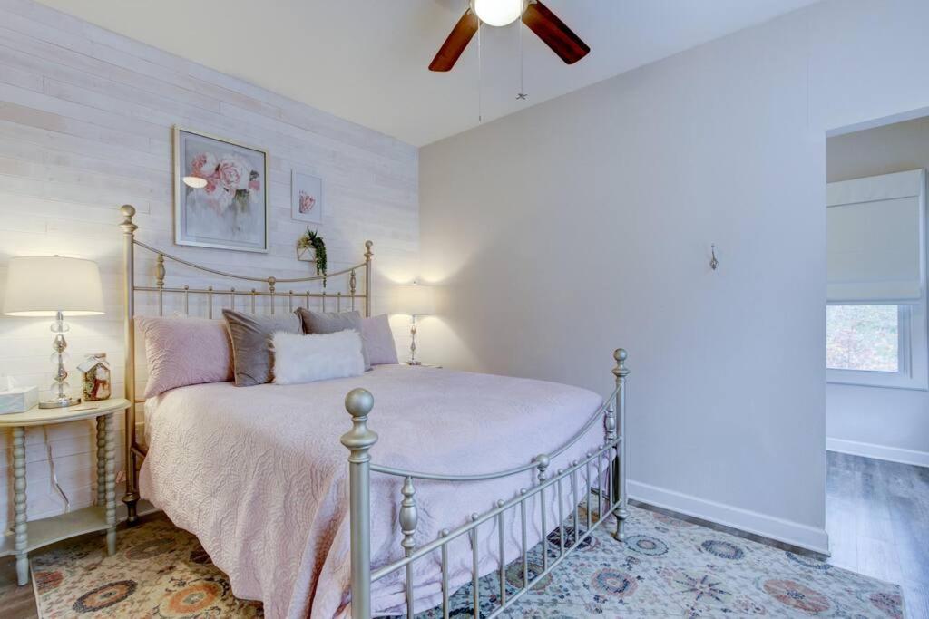 Spring Bungalow - A Cozy Getaway In Downtown Hot Springs! 외부 사진