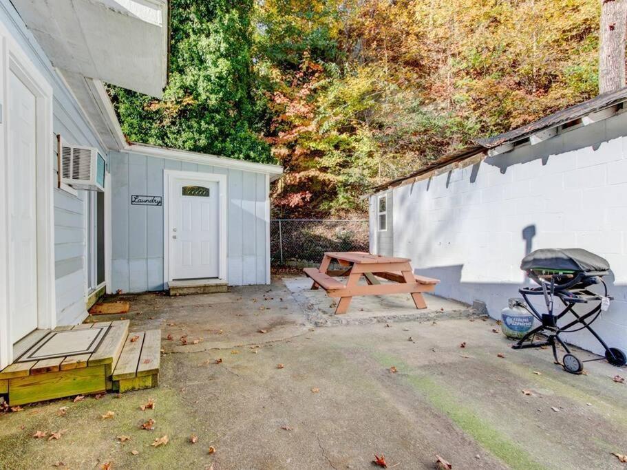 Spring Bungalow - A Cozy Getaway In Downtown Hot Springs! 외부 사진