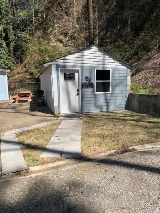 Spring Bungalow - A Cozy Getaway In Downtown Hot Springs! 외부 사진